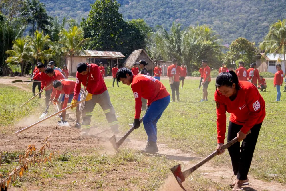 Comuneros practicando la apertura de cortafuegos